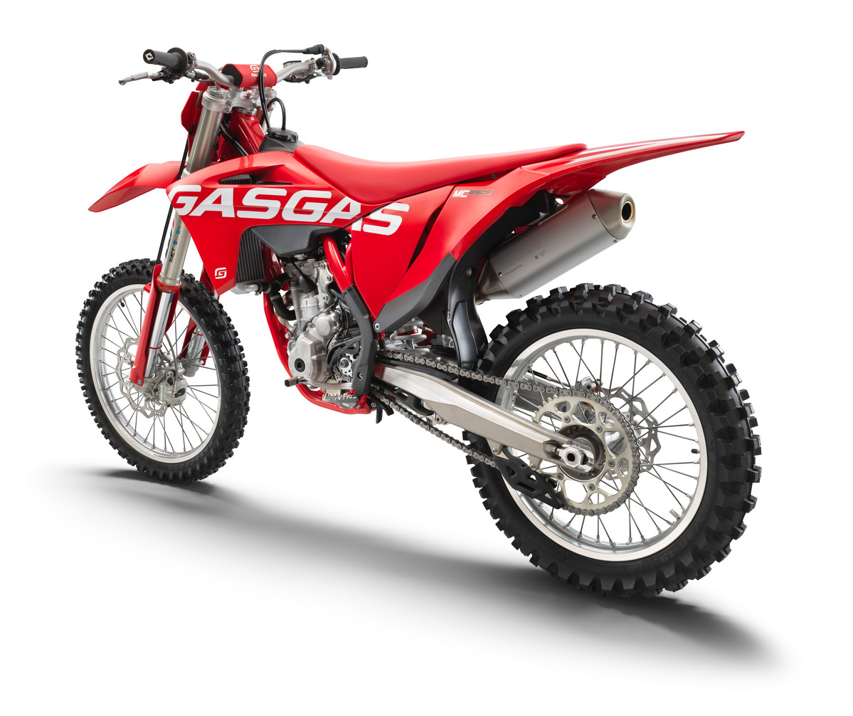 3243_MC 250 F rear le_MY2021